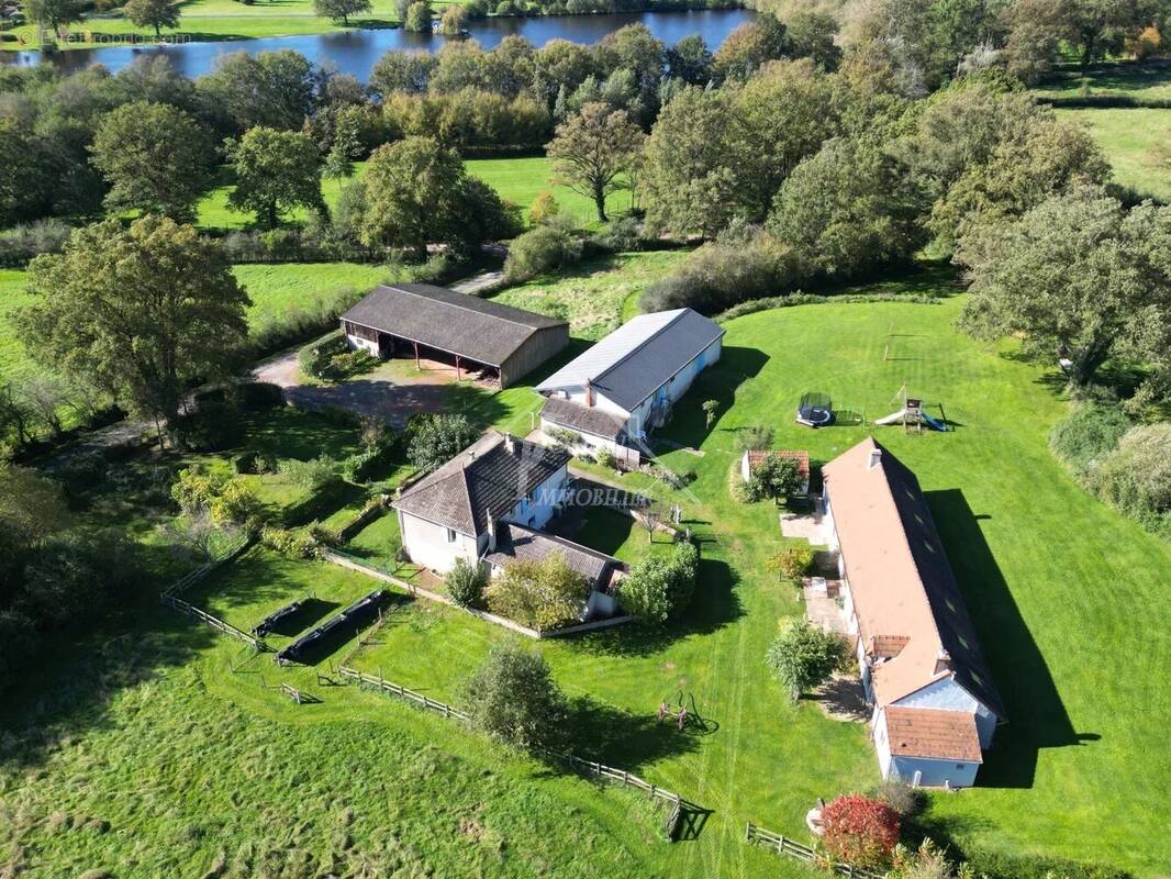 Maison à SAINT-BONNET-TRONCAIS