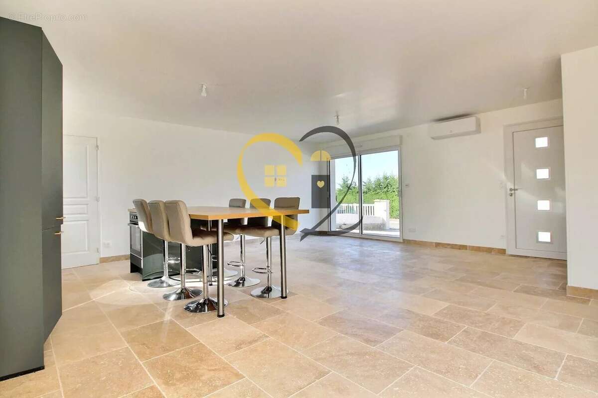 Maison à LA CHAPELLE-SAINT-URSIN