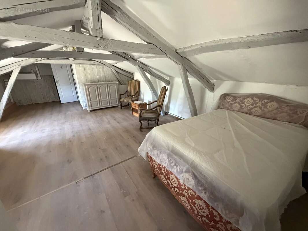 Maison T5 de 219m2 habitables nichée sur les hauteurs gersoises dans un environnement calme - photo 10