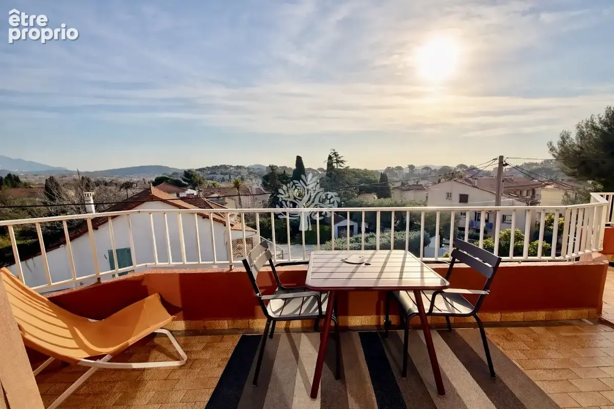 Sanary sur mer portissol - t2 dernier etage terrasse apercu mer plage a pied - photo 4
