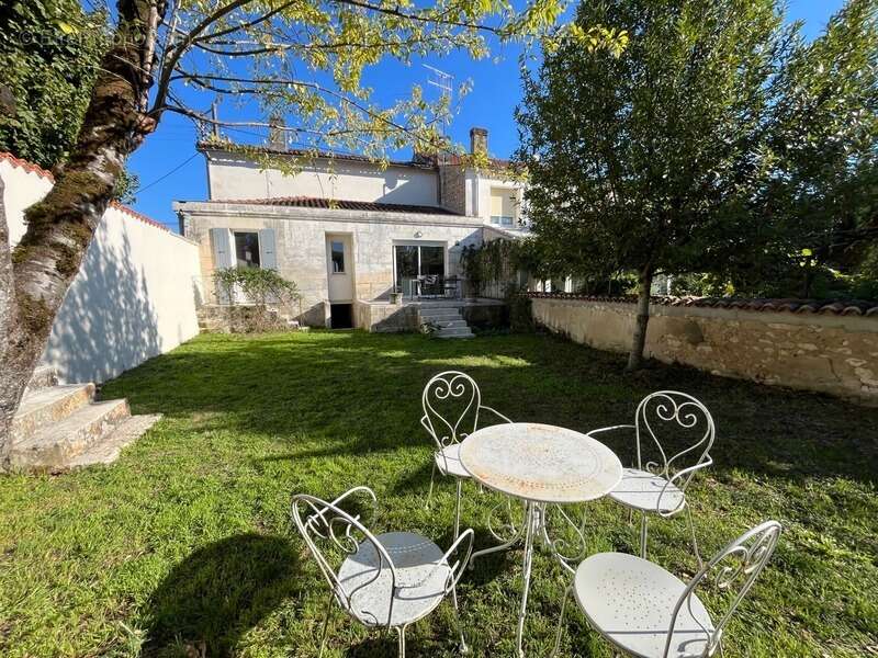 Maison à SAINT-JEAN-D'ANGELY