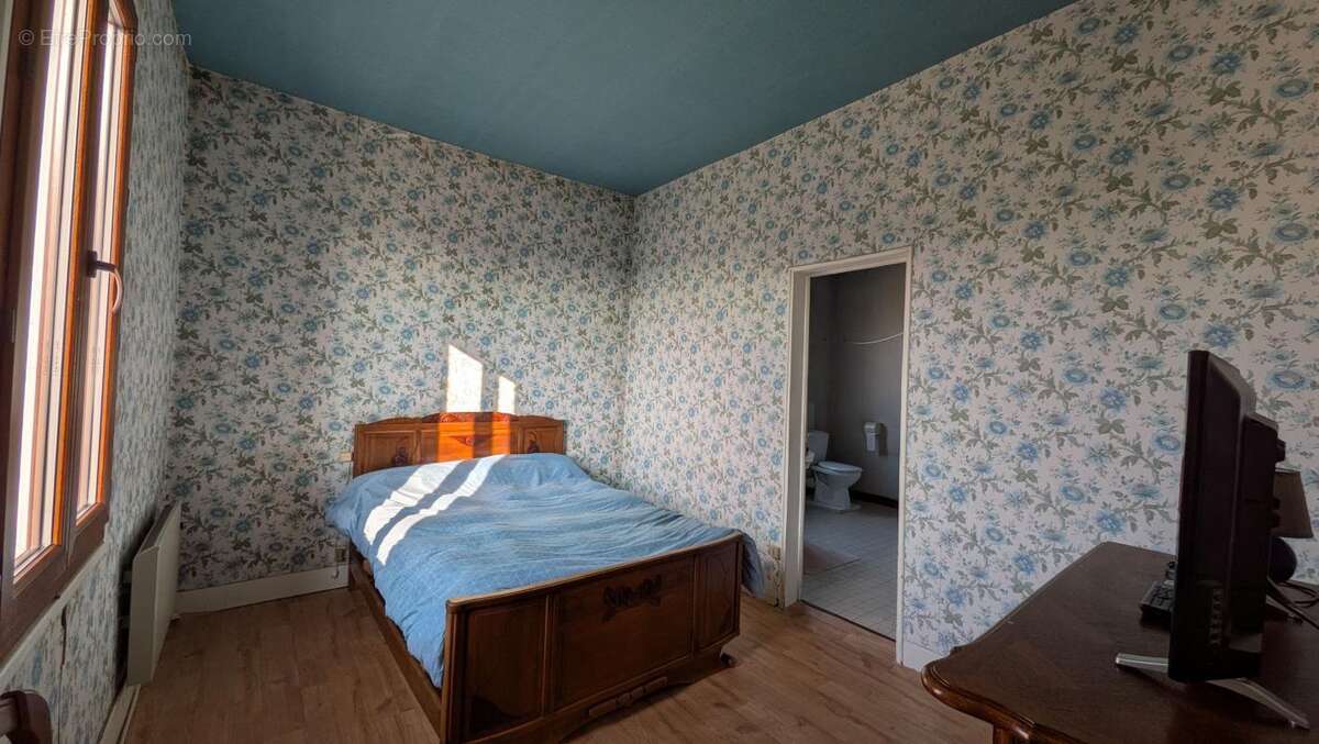 Maison à LA BATIE-MONTGASCON