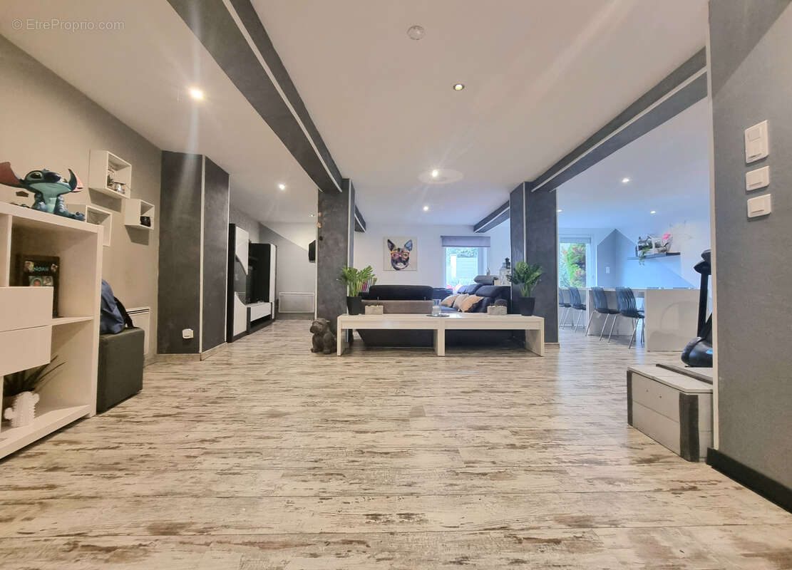 Maison à VIC-SUR-SEILLE