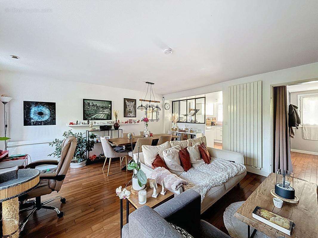 Maison à VOISINS-LE-BRETONNEUX