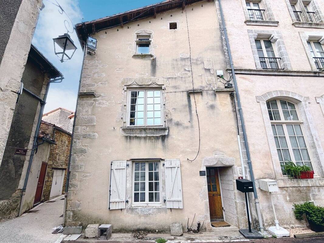 Maison à NANTEUIL-EN-VALLEE