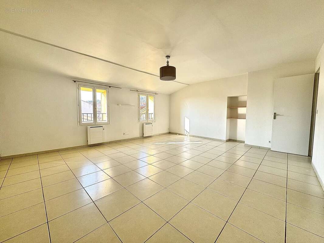 Appartement à SAINT-LAURENT-DU-VAR