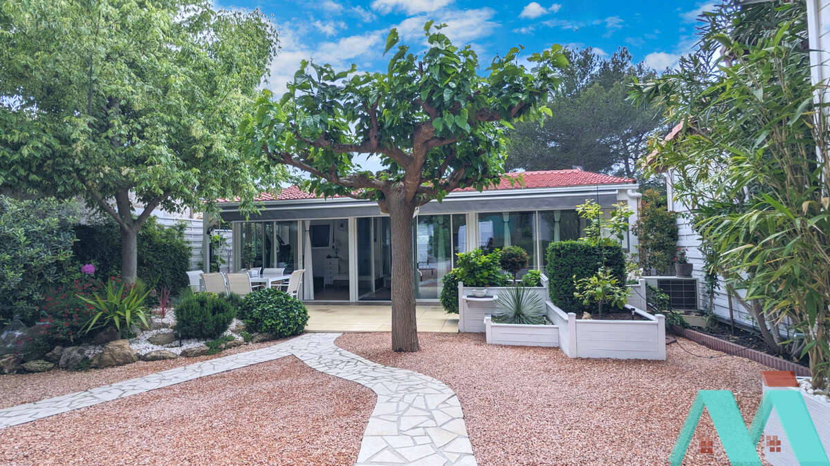 Maison à LE CASTELLET