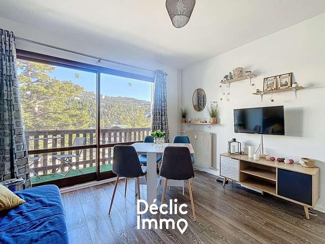 Appartement à GREOLIERES