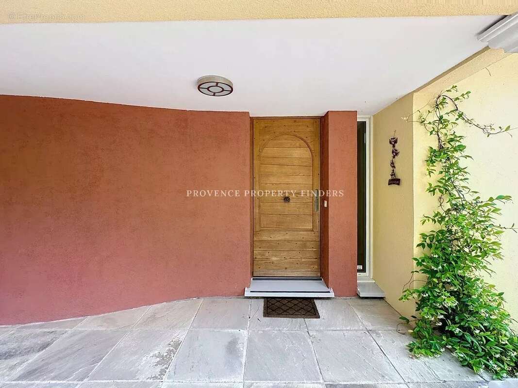 Maison à ENTRECASTEAUX