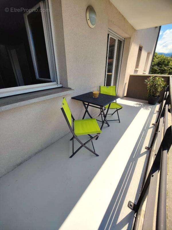 Appartement à SAINT-MARTIN-D'HERES