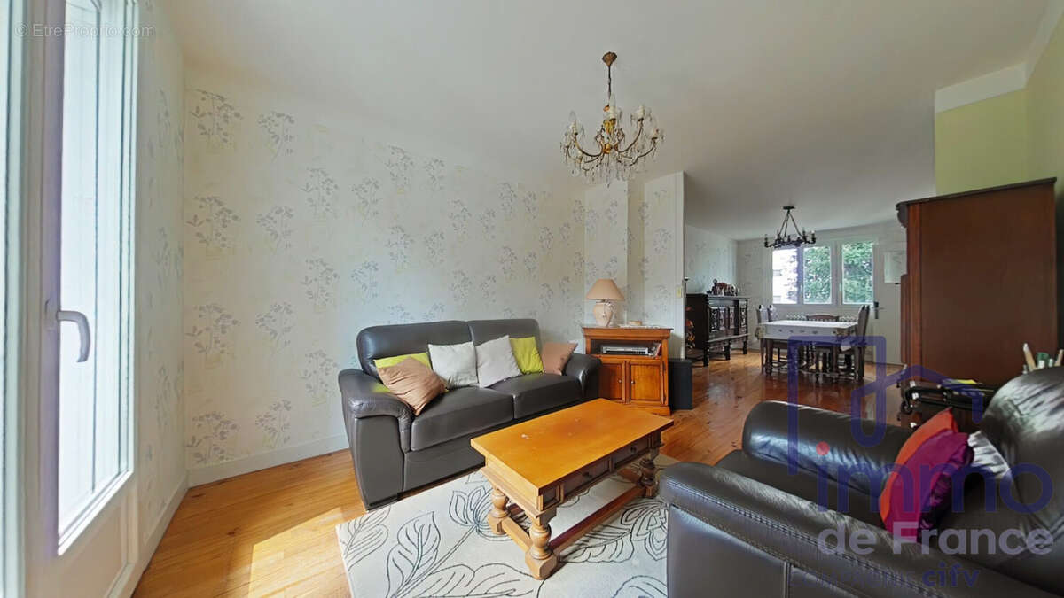 Appartement 64 m² à Saint-Etienne  - photo 4