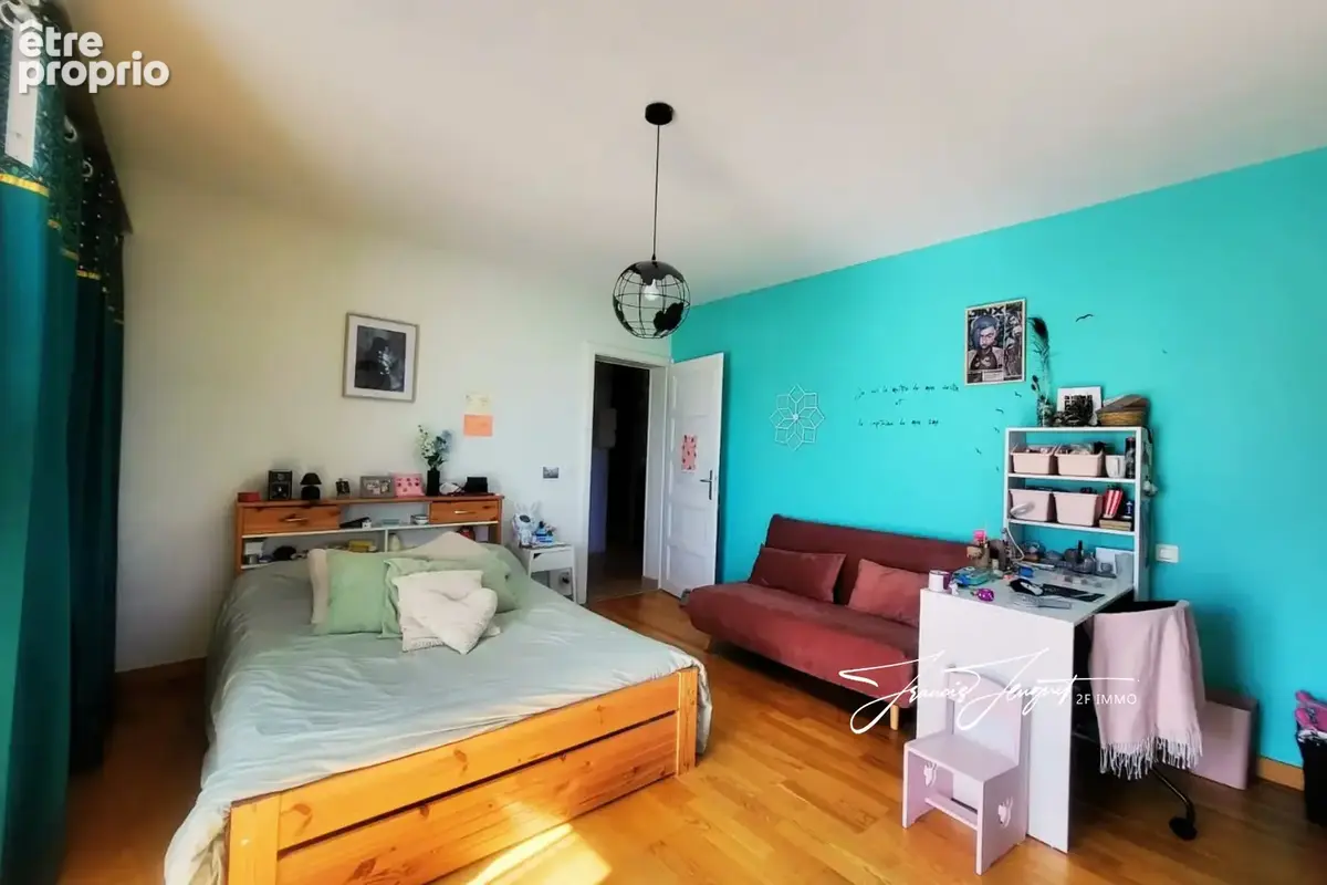 MÉSIGNY - T4 entièrement rénové - Toiture et PAC très récentes - Combles aménageables en appartement locatif - photo 12