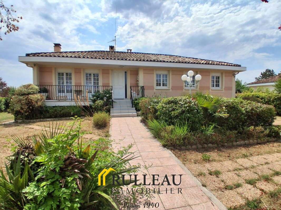 Maison familiale de caractere de 153 m2 habitables - terrain de 1223 m2 - proche centre saint louis de montfer - photo 2