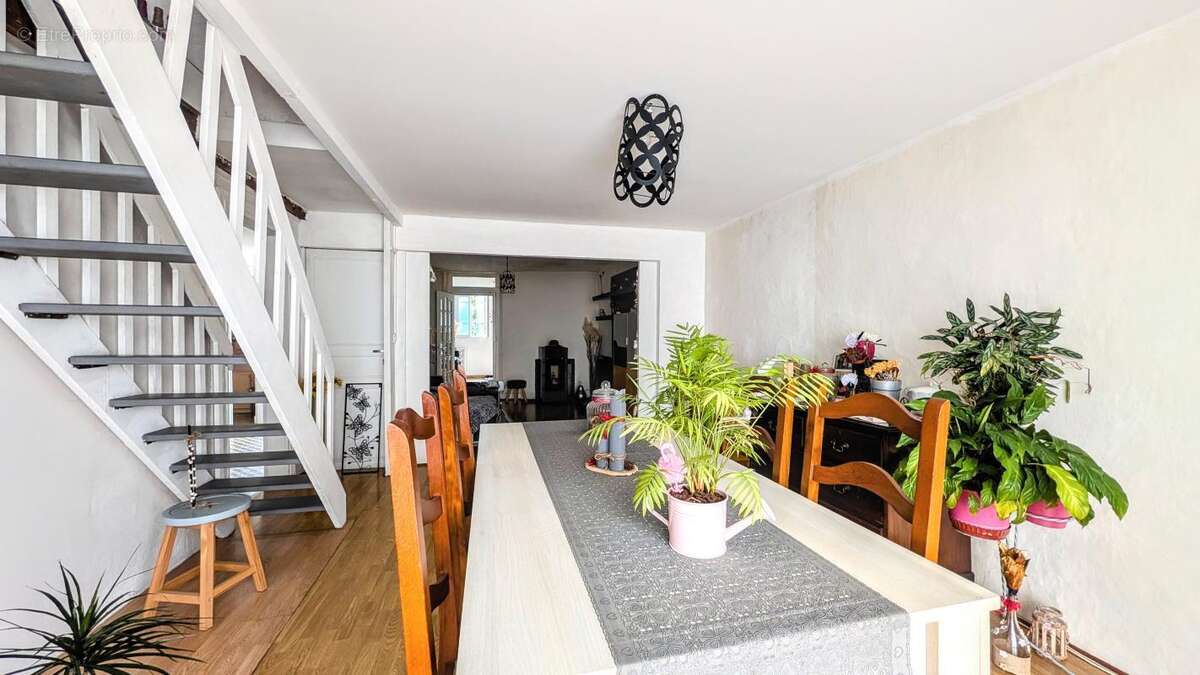 Maison à CAMPAGNE