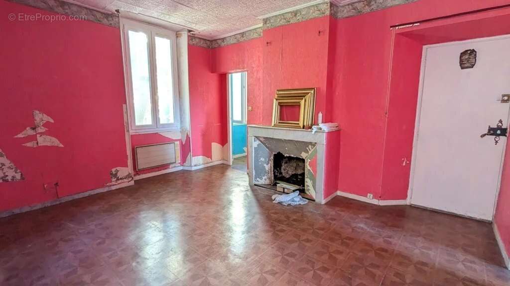 Appartement à VINS-SUR-CARAMY