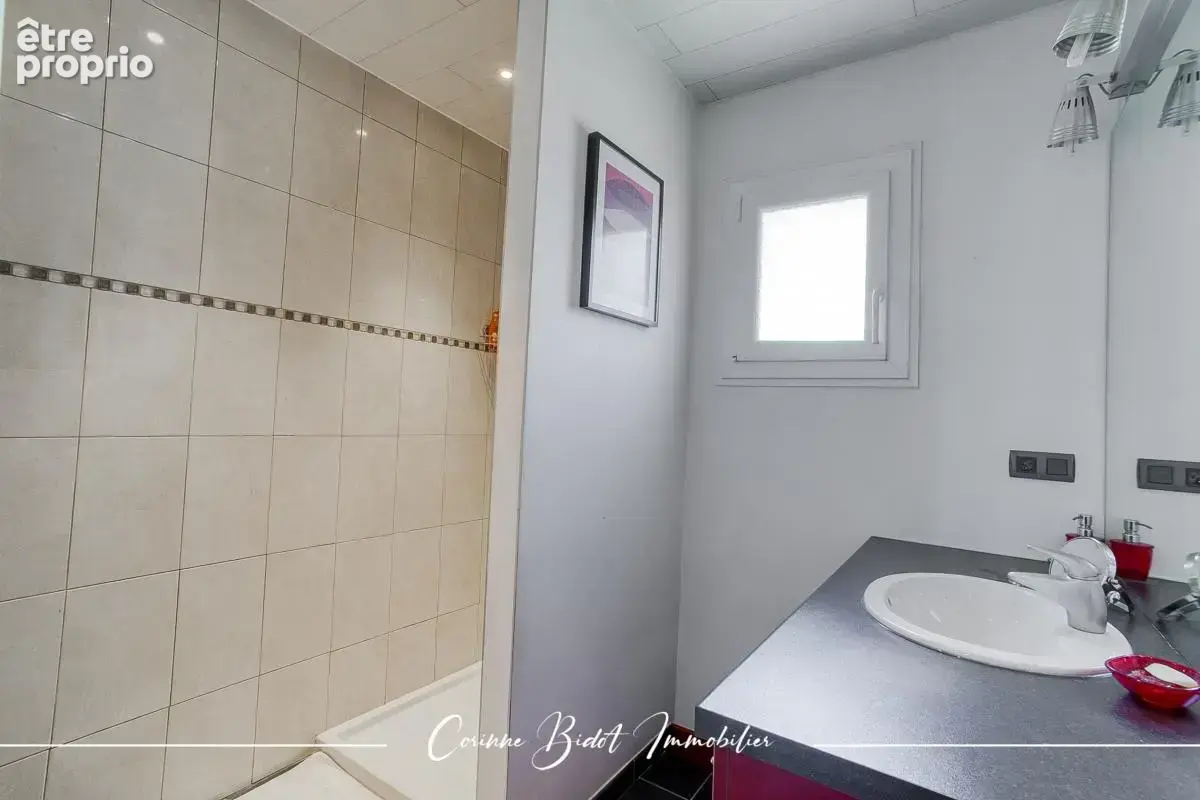 Maison 191 m² à Saint-Pierre-De-Chandieu  - photo 10