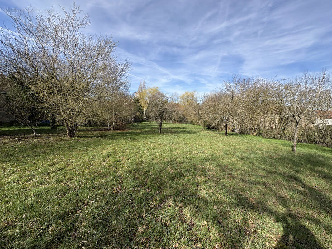 Terrain à PARGUES