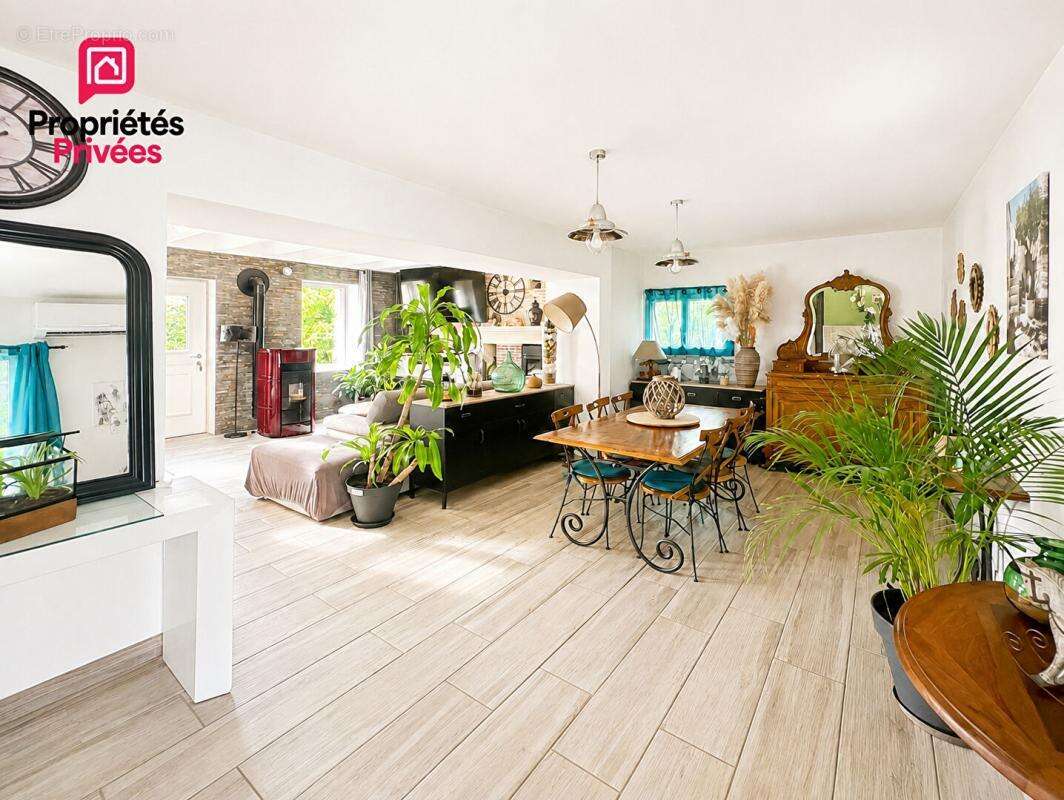 Maison en pierre rénovée de 142 m² sur plus de 7 300 m² - photo 4