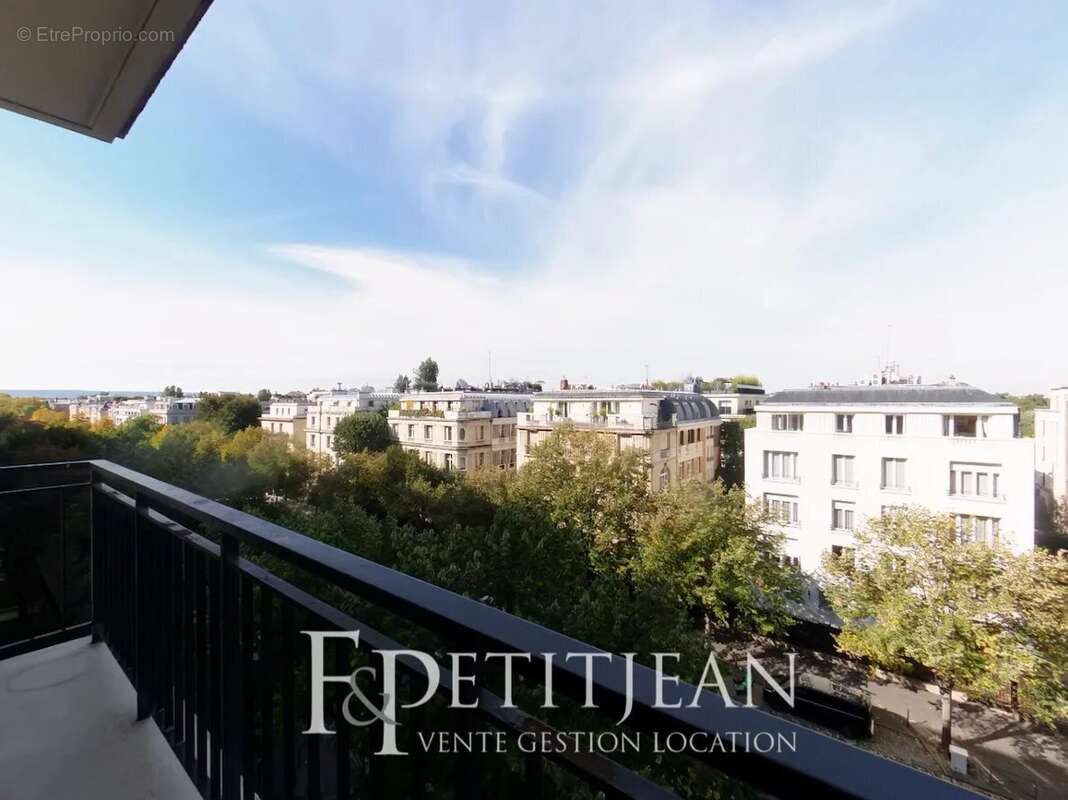 Appartement à PARIS-16E