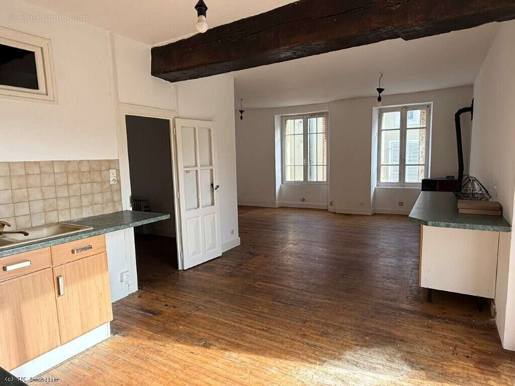 Maison à NANTEUIL-EN-VALLEE