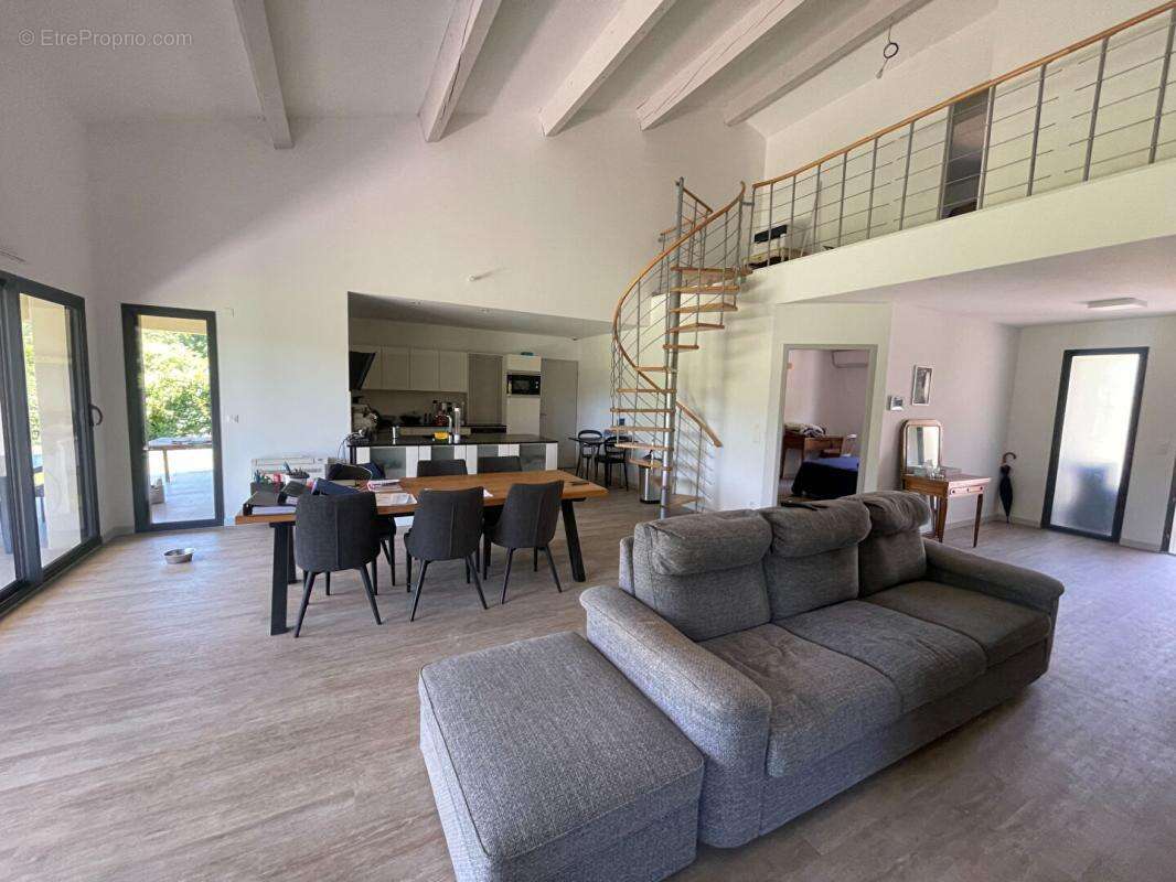 Villa contemporaine sur  Boisset Et Gaujac 6 pièce(s) 141 m2 possibilité 2 appartements sur terrain plat de 1482 m2 - photo 3