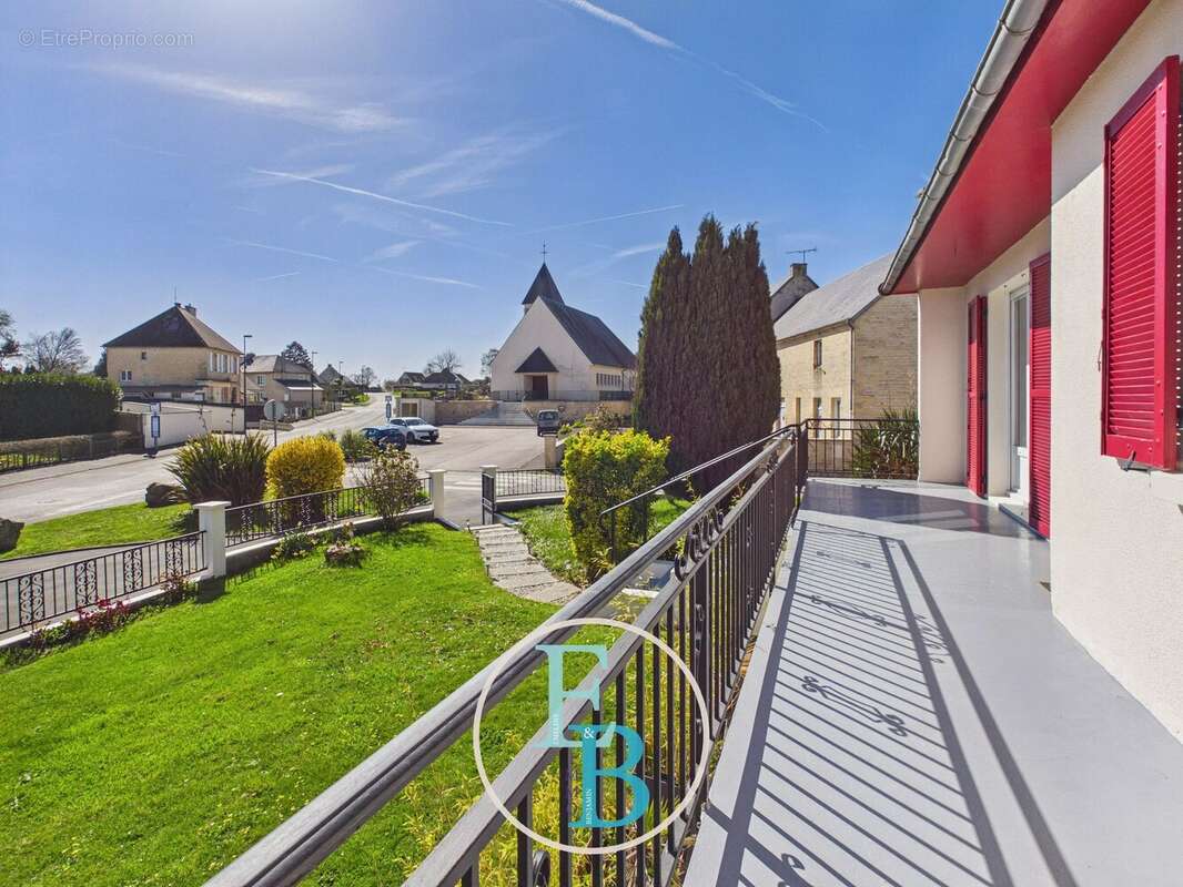 Maison à LE MESNIL-PATRY