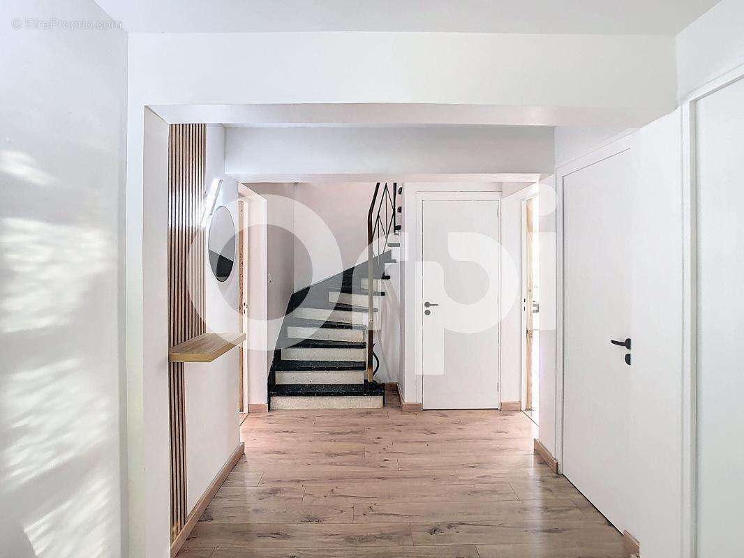 Maison à CHAMPCEVINEL