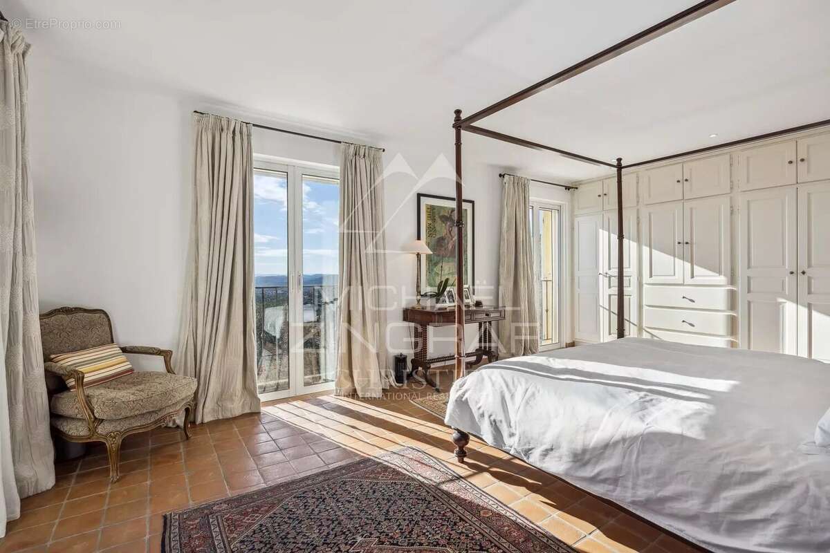 Elegante  Villa position dominante avec vue mer et oliveraie - photo 13