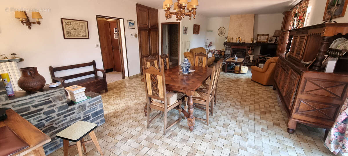 Maison à ENTRAYGUES-SUR-TRUYERE