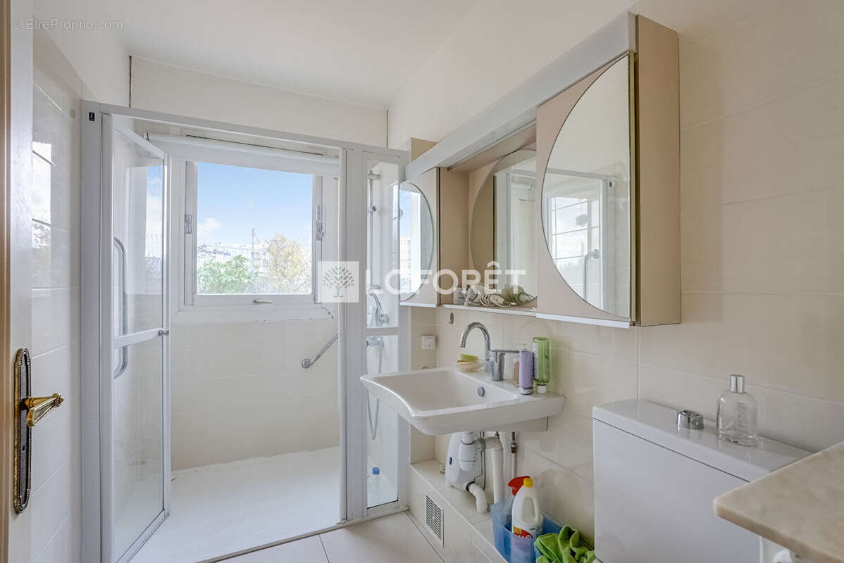 Appartement à PARIS-15E