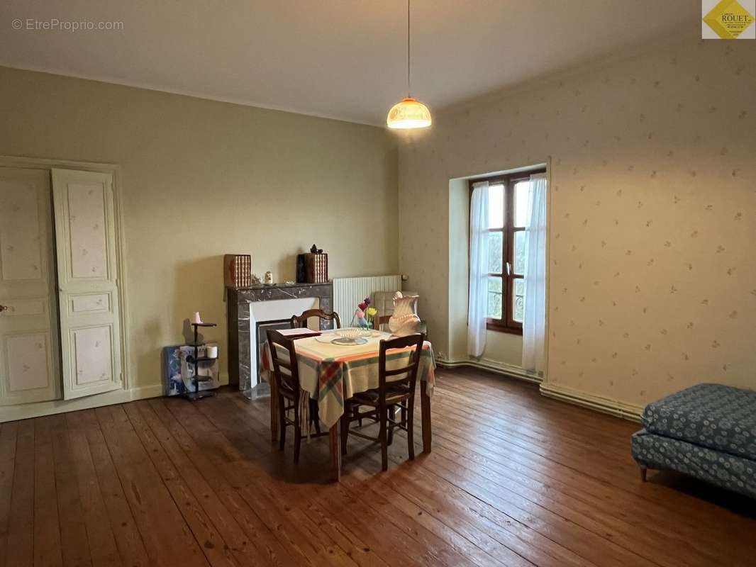 Maison à COUSSAY-LES-BOIS