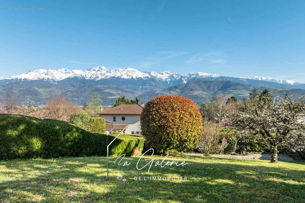 Maison à MEYLAN