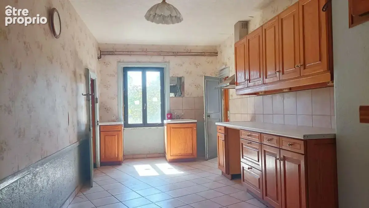 Maison 210 m² à Sail-Les-Bains  - photo 3