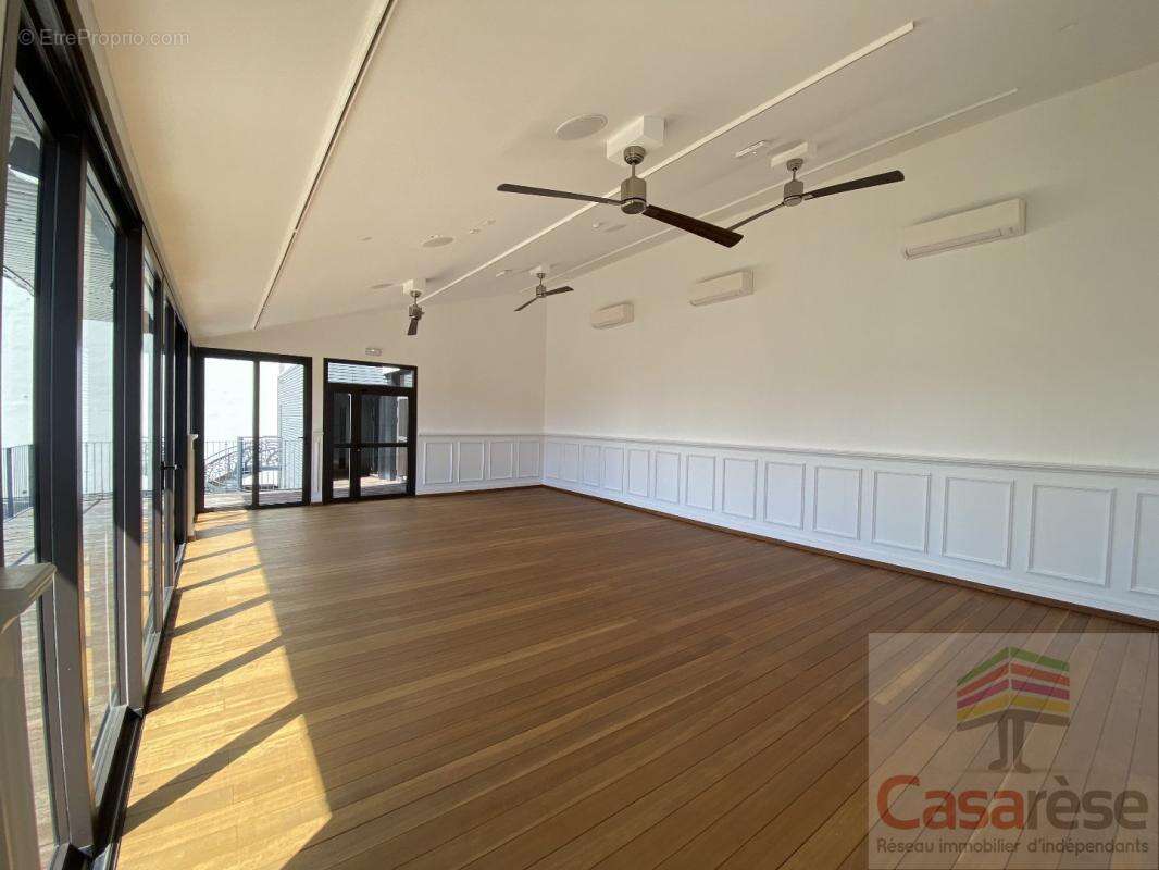 Commerce à SAINT-DENIS