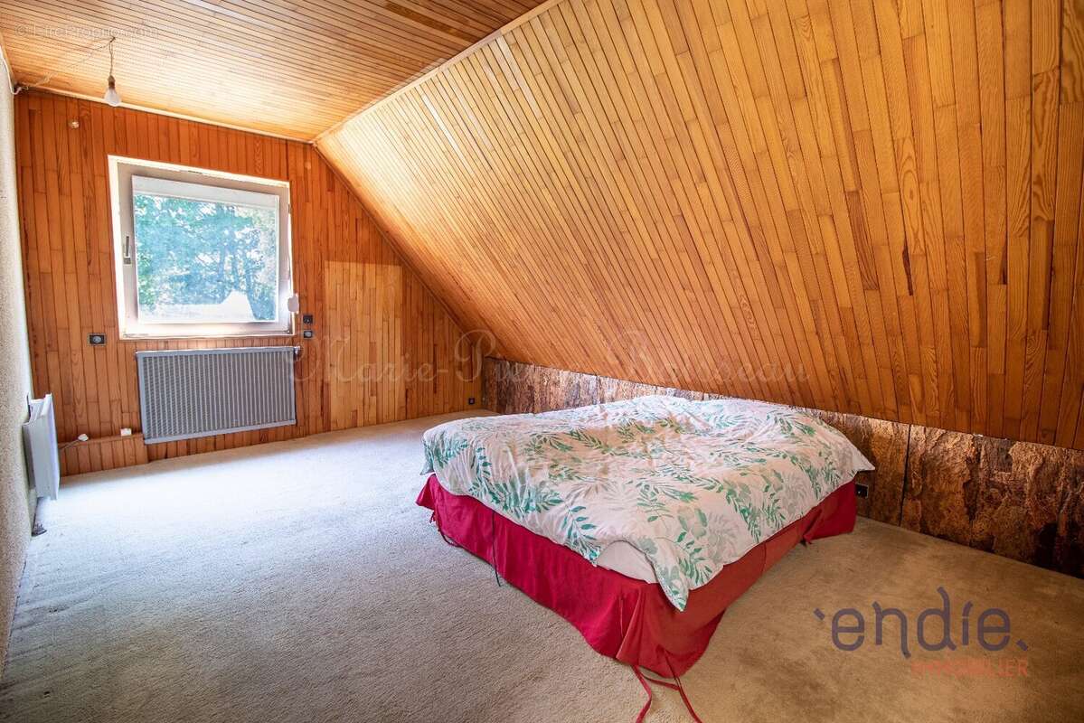 Bèze - Une maison familiale de 141,43 m² avec vue, terrain et âme de village - photo 10