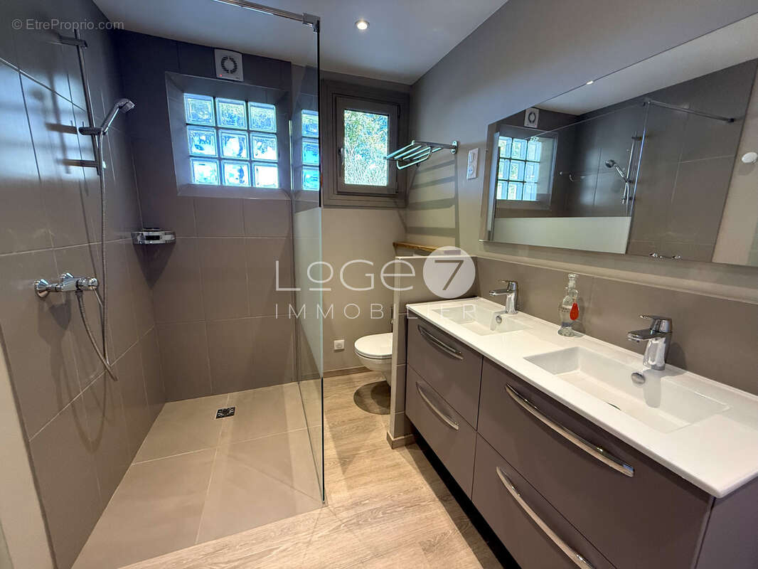 Maison avec vie de plain-pied sur un magnifique parc paysagé - photo 10
