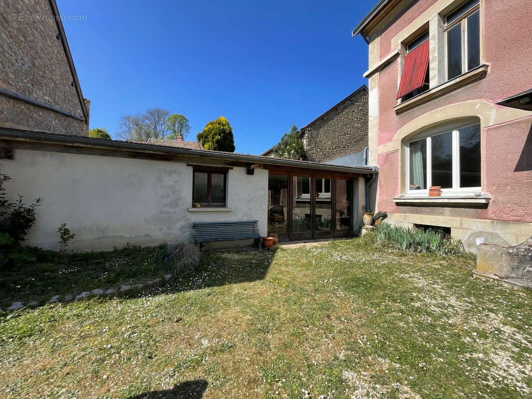 Propriete maison de maître 11 pieces + dependances sur terrain de 3400 m2 - 10 min de gueux - photo 8