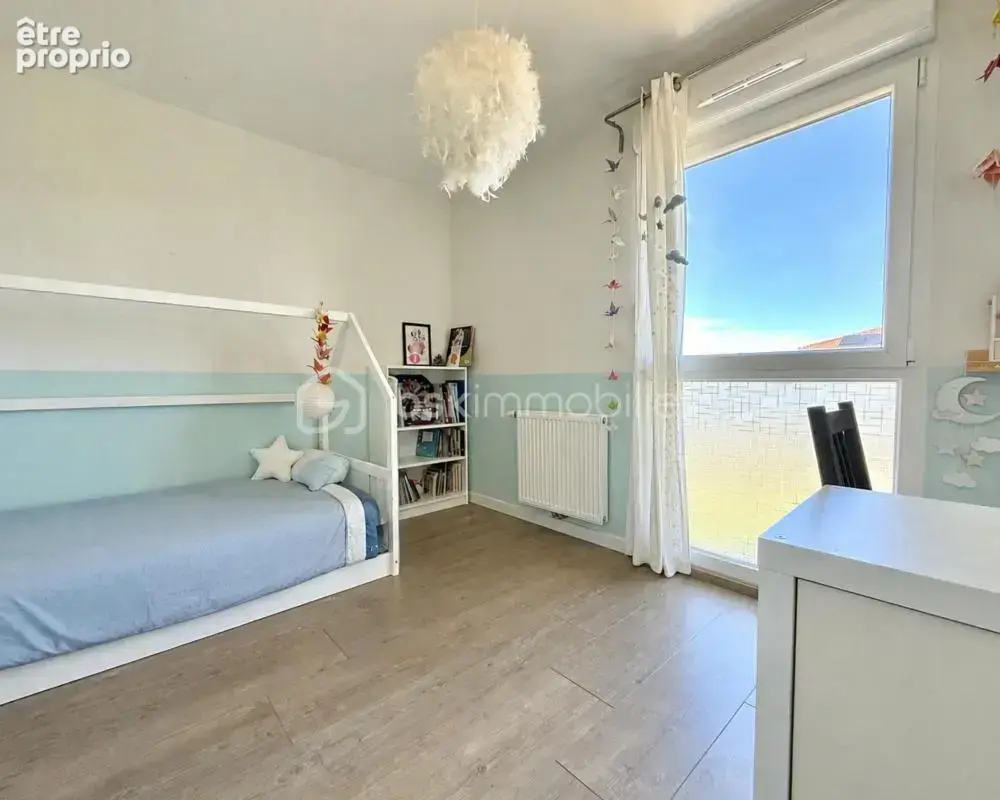 GENAS - Maison de ville récente au calme avec 3 chambres - photo 8