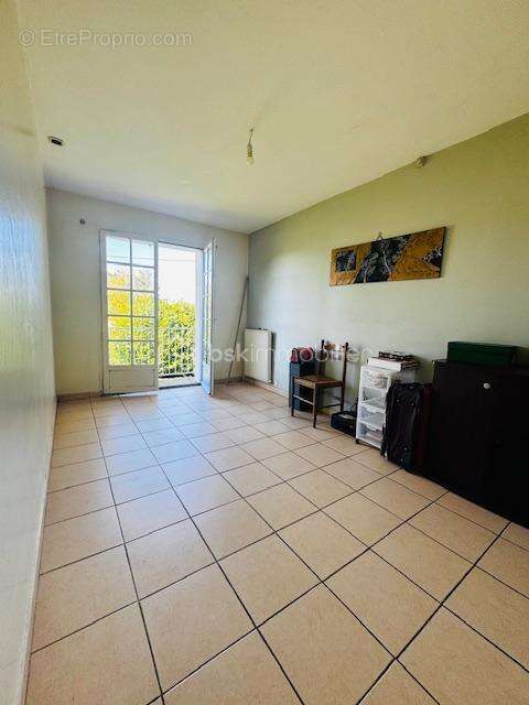 Charmante maison 130M² 4ch, garage + local pro ou locatif 3455M² terrain Savigné 86400 - photo 5