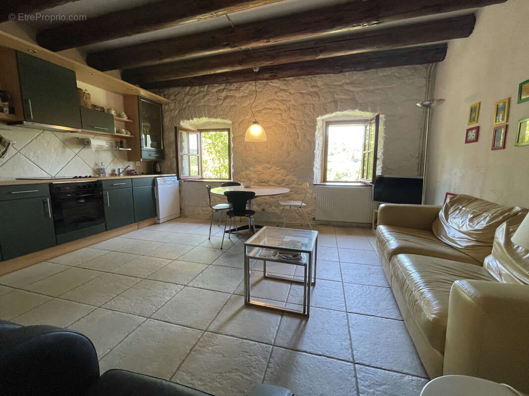 Bâtisse en pierre avec 4.1ha 326 m2 - photo 8