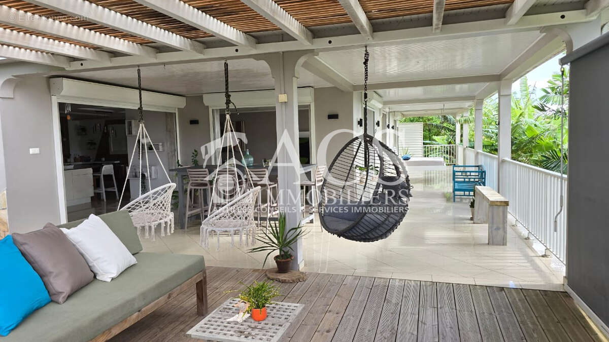 **À vendre : Superbe villa rénovée avec vue mer et campagne   Le Marin** - photo 3