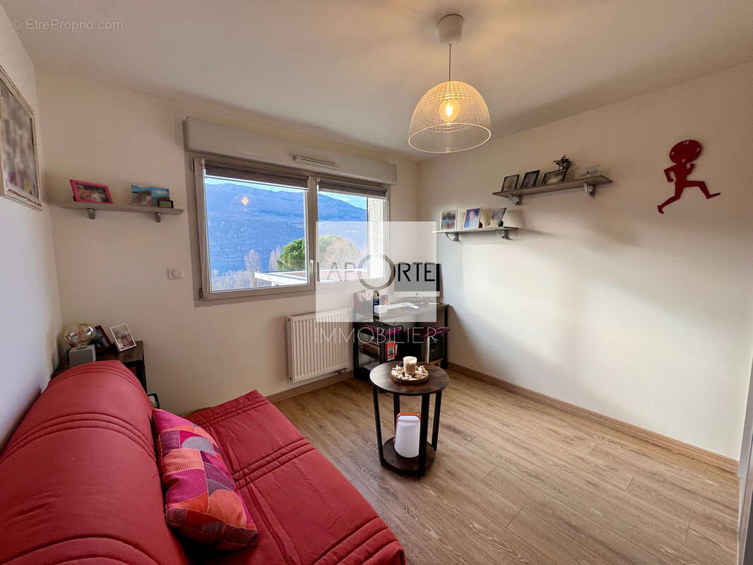 Appartement à BRISON-SAINT-INNOCENT