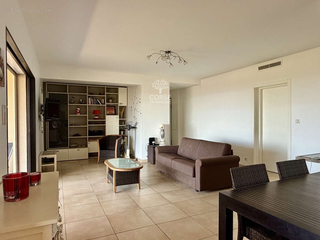Superbe appartement 4 pieces, dernier etage, vue mer, terrasses - 20110 propriano - photo 8