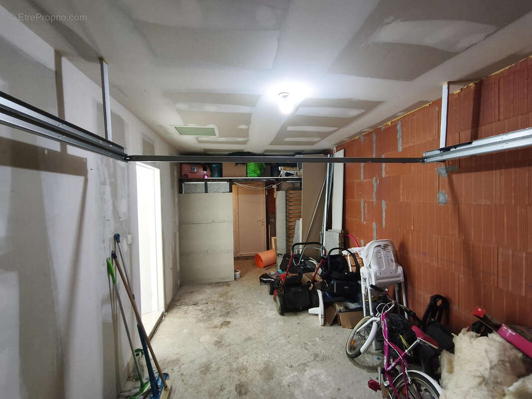 Maison récente T4 de 110 m2 de plain-pied avec terrasse et terrain clôturé - photo 15
