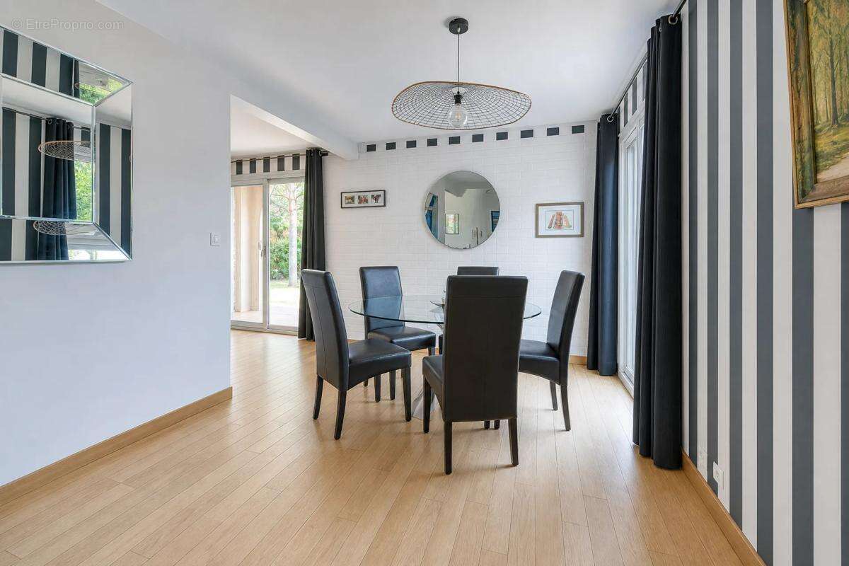 Impasse du Montcalm Appartement de 5 pièces de 150 m² - photo 7