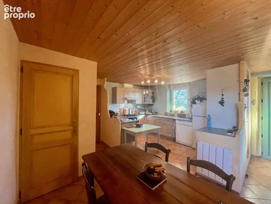 Propriété de caractère avec piscine et 2,5 hectares - photo 12