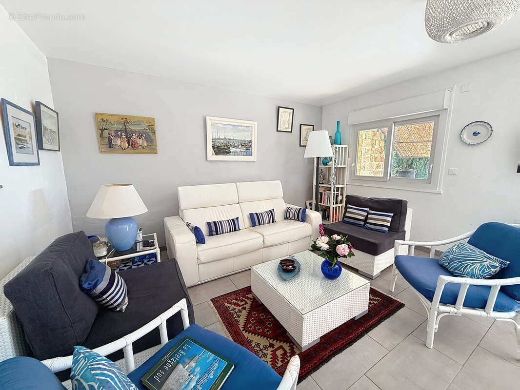 Maison à LES ISSAMBRES