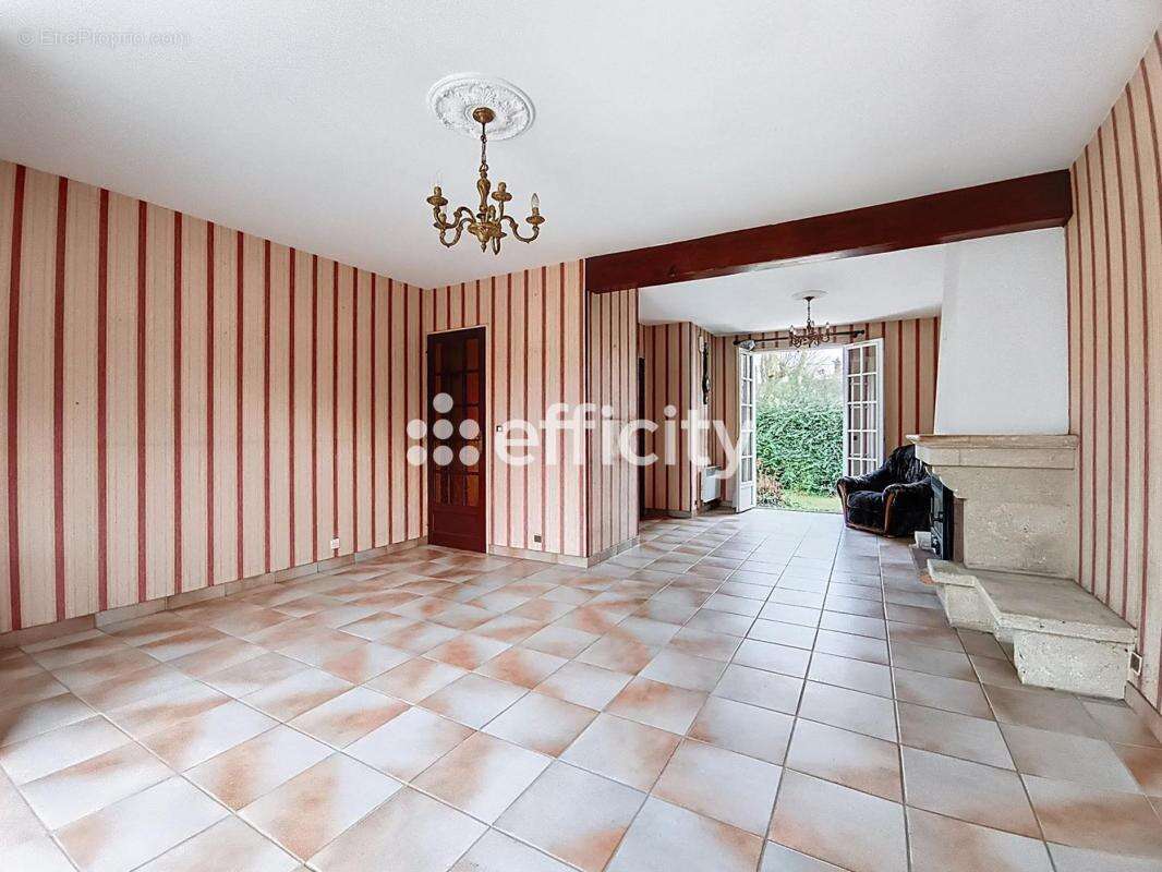 Maison à LE MESNIL-AUBRY