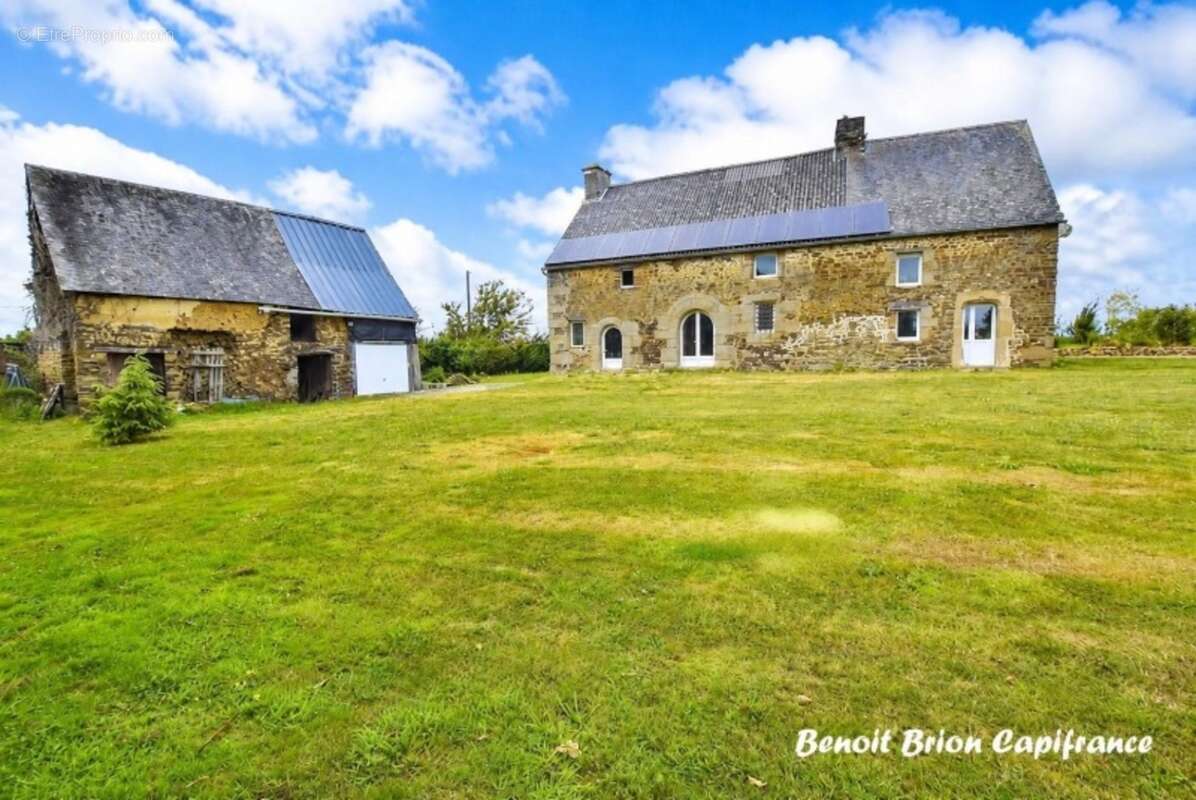 À vendre – Demeure historique en pierre d'environ 260 m² sur 2 hectares – Lapenty (50), à proximité de Saint-Hilaire-du-Harcouët - photo 3