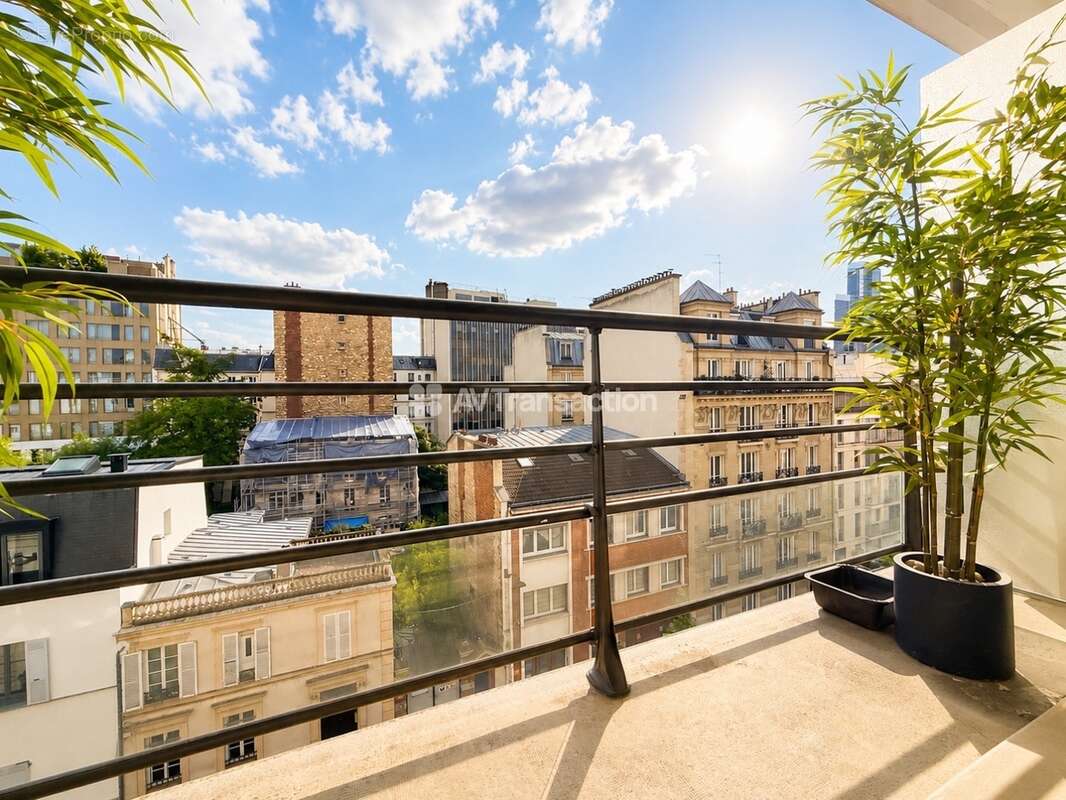Appartement à NEUILLY-SUR-SEINE